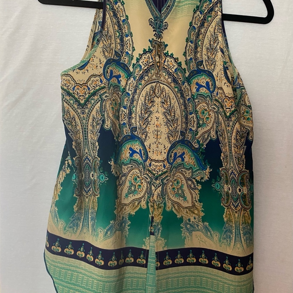 Tan & green sleeveless top, Reneec, size medium. - Picture 2 of 3